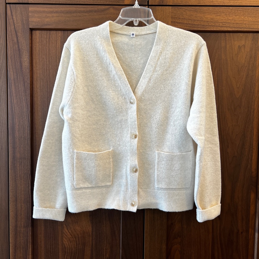 Uniqlo Cozy V-Neck Button Cardigan Sweater - Cream Size 160 - adult small